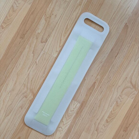 Apple iPhone Pocket by ISSEY MIYAKE - Short - Yellow / Lemon [Limited Edition] - Picture 5 of 15